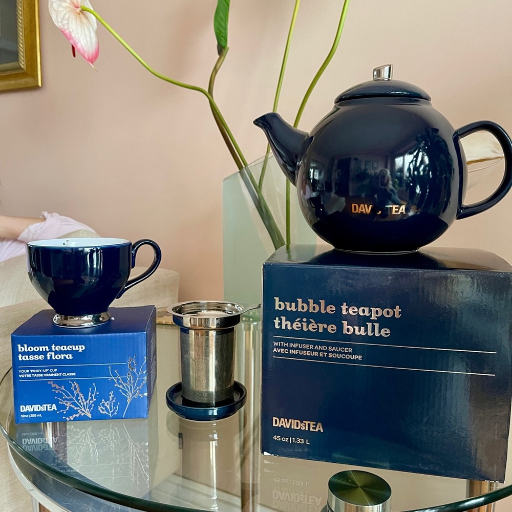 Brand new David’s Tea Bubble Tea Pot & 6 bloom teacups
